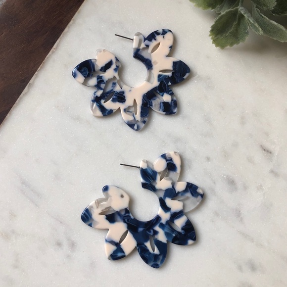 The Mila - Blue & Cream Floral Hoops - Picture 3 of 4